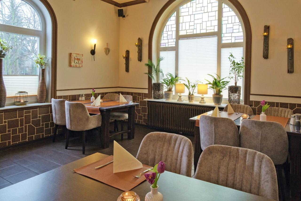 Hotel-Restaurant Holsteiner Hof ゲーストハッハト エクステリア 写真