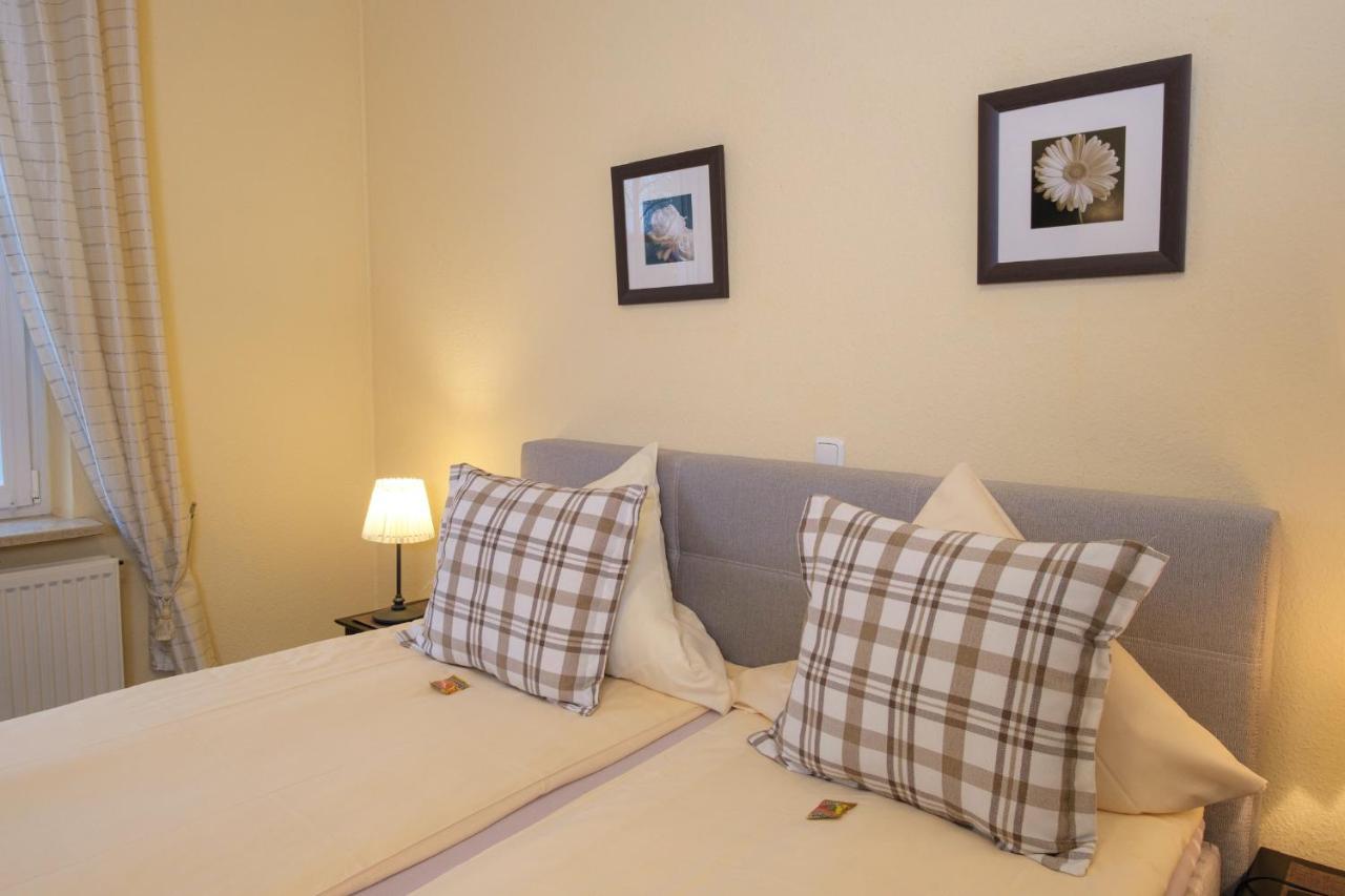 Hotel-Restaurant Holsteiner Hof ゲーストハッハト エクステリア 写真