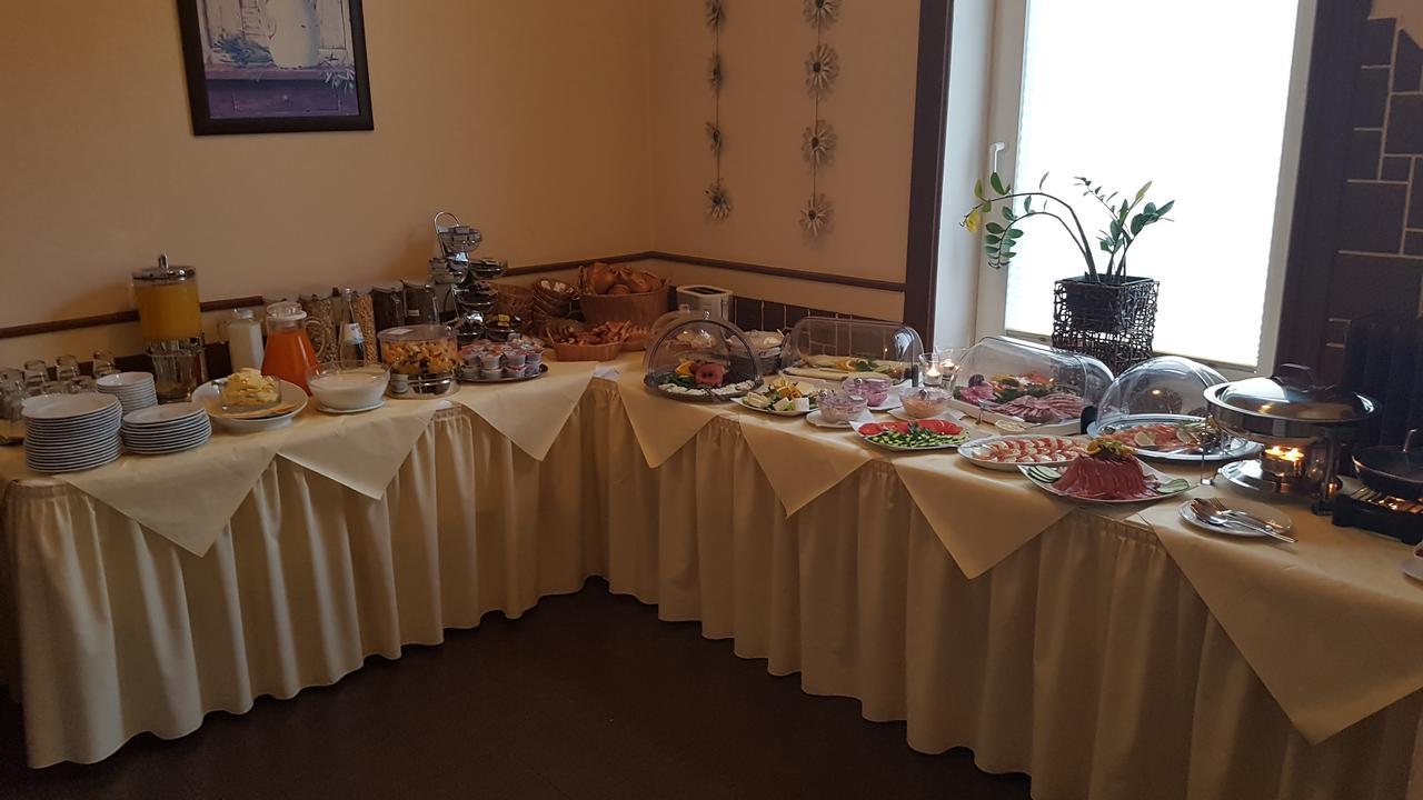 Hotel-Restaurant Holsteiner Hof ゲーストハッハト エクステリア 写真