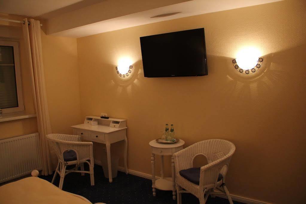 Hotel-Restaurant Holsteiner Hof ゲーストハッハト エクステリア 写真