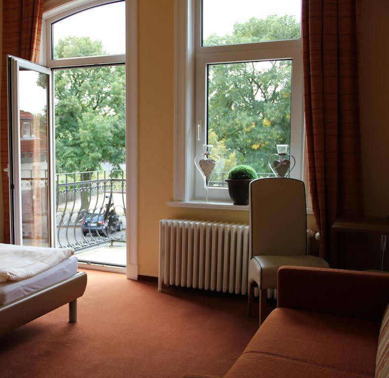 Hotel-Restaurant Holsteiner Hof ゲーストハッハト エクステリア 写真