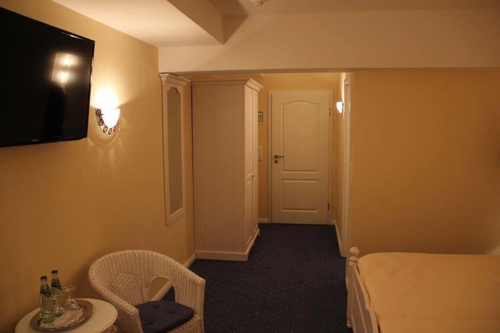 Hotel-Restaurant Holsteiner Hof ゲーストハッハト エクステリア 写真