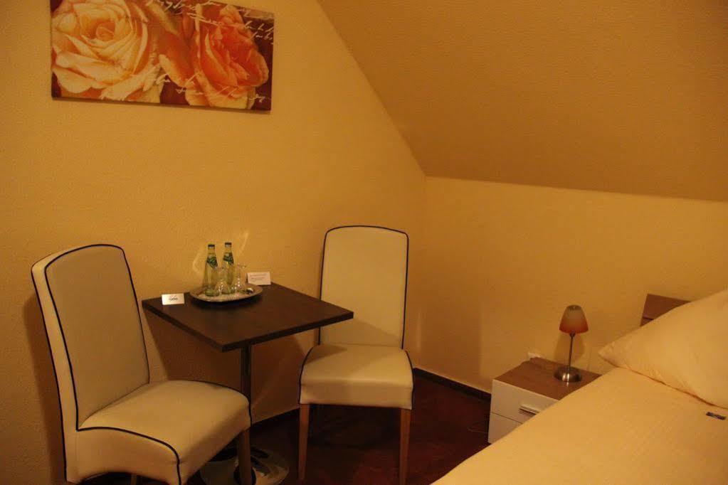 Hotel-Restaurant Holsteiner Hof ゲーストハッハト エクステリア 写真